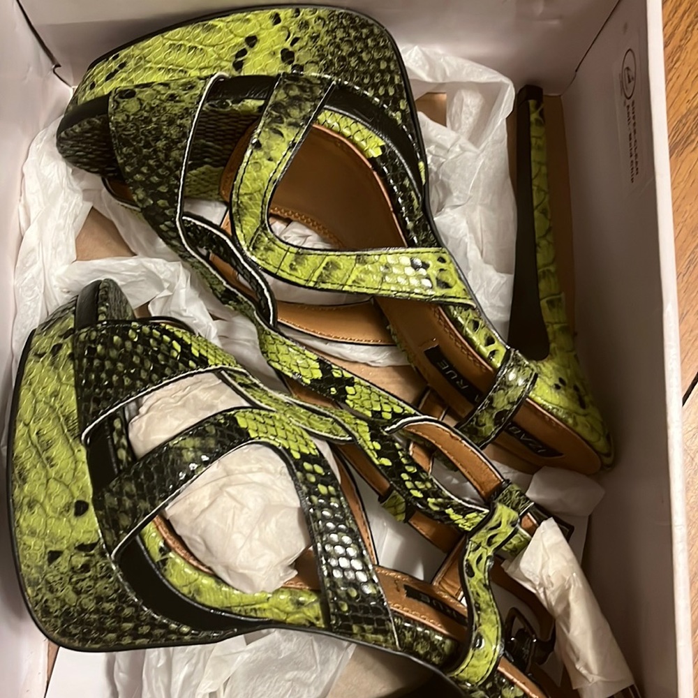 Green and black snake print heels size 7.5